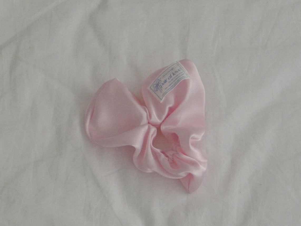 SATIN HEART SCRUNCHIE