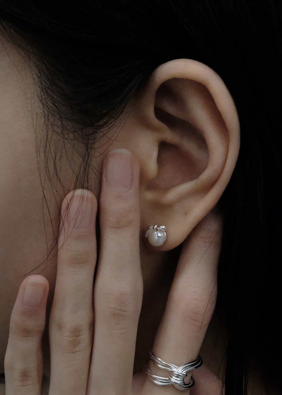 PETIT RIBBON PEARL EARRINGS