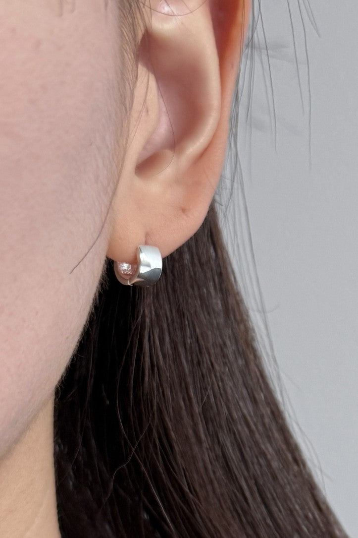 フラットミラーフープピアス