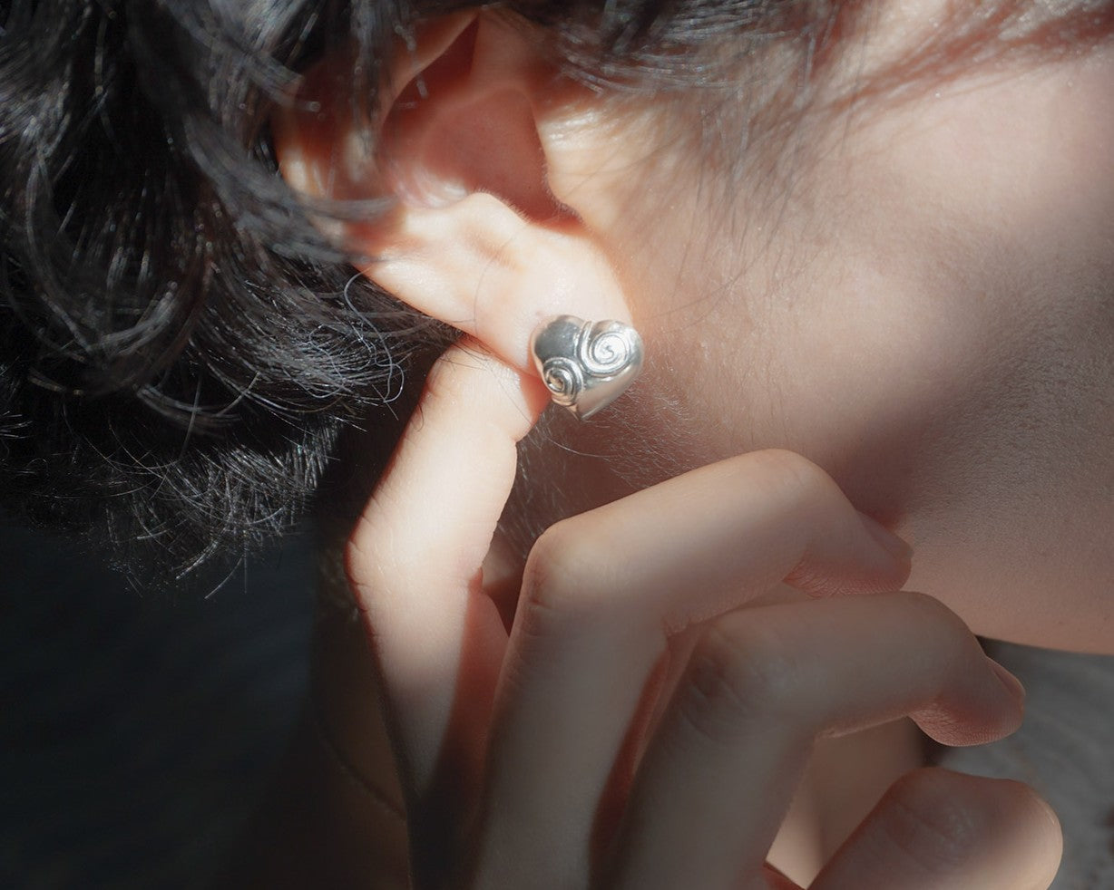 VELVET HEART STUD EARRING