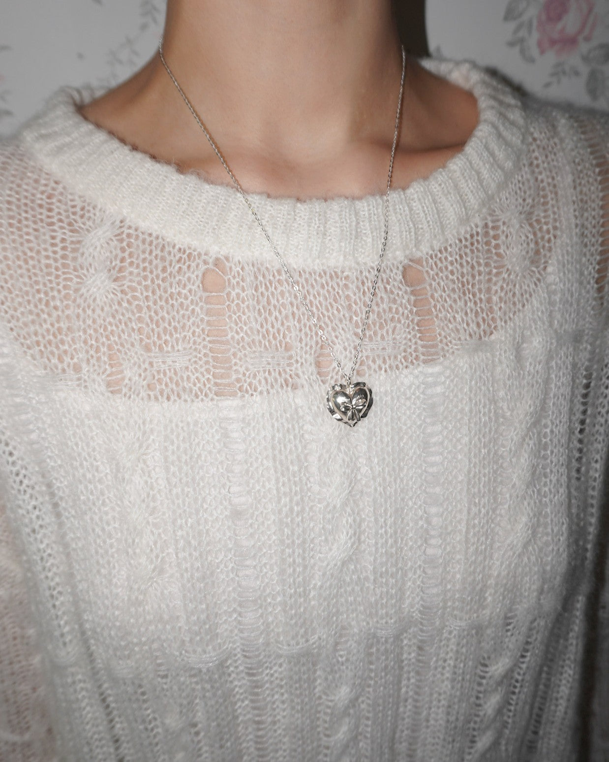 CUSHION HEART RIBBOON NECKLACE