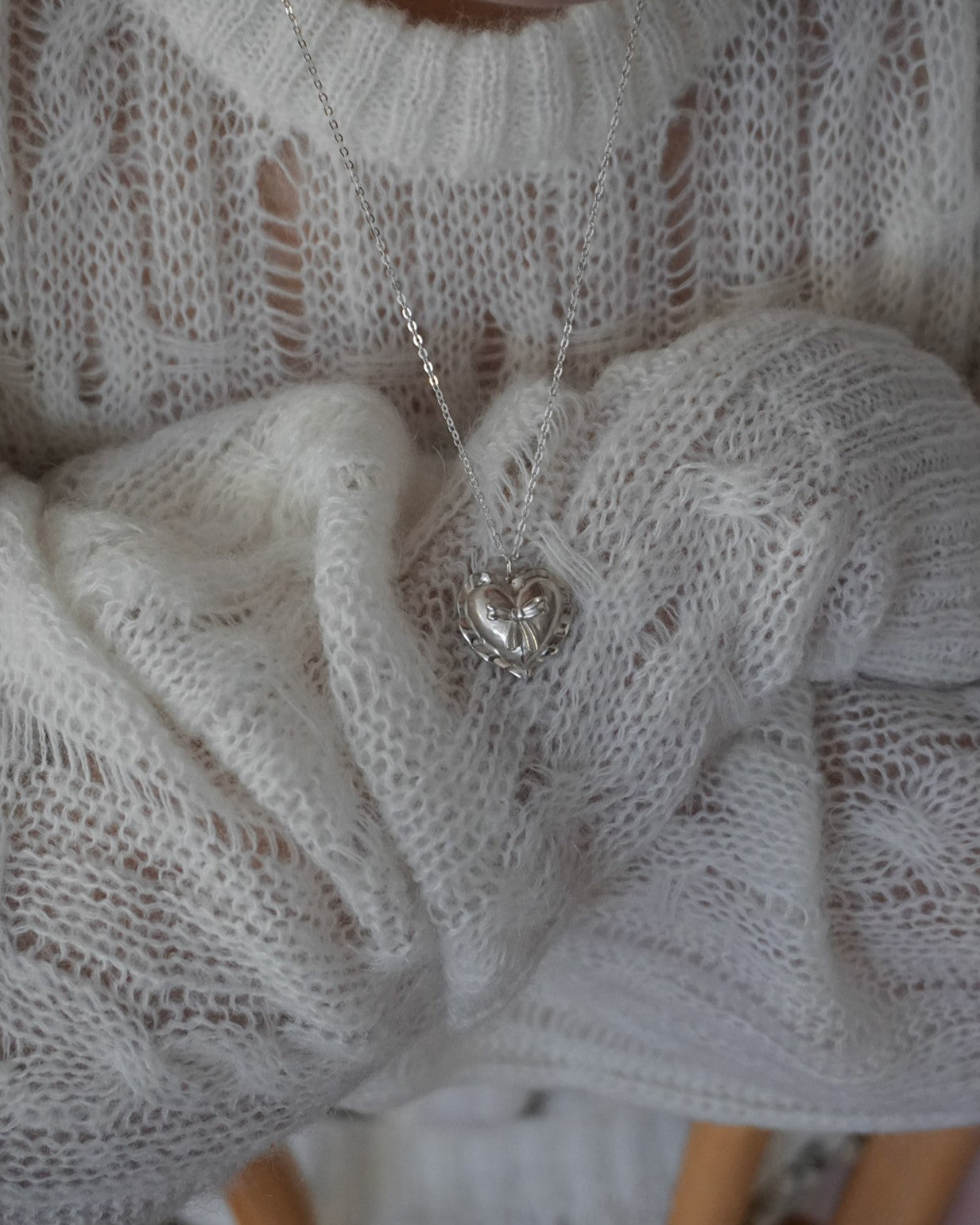 CUSHION HEART RIBBOON NECKLACE