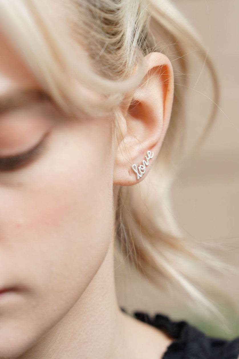 イニシャルツイストスタッドピアス