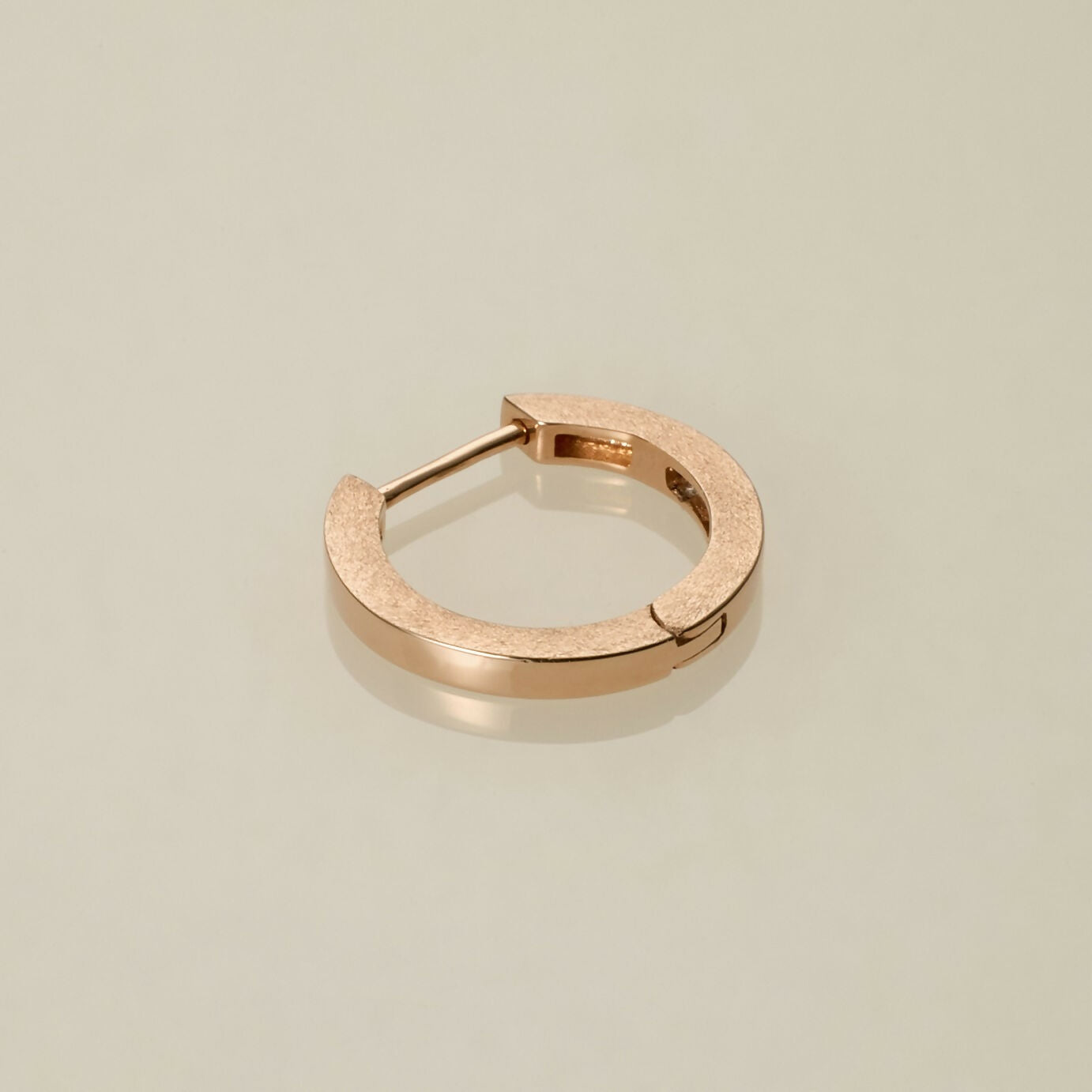 K10 フラット フープピアス:ミディアム / 10K flat hoop pierced earring - medium