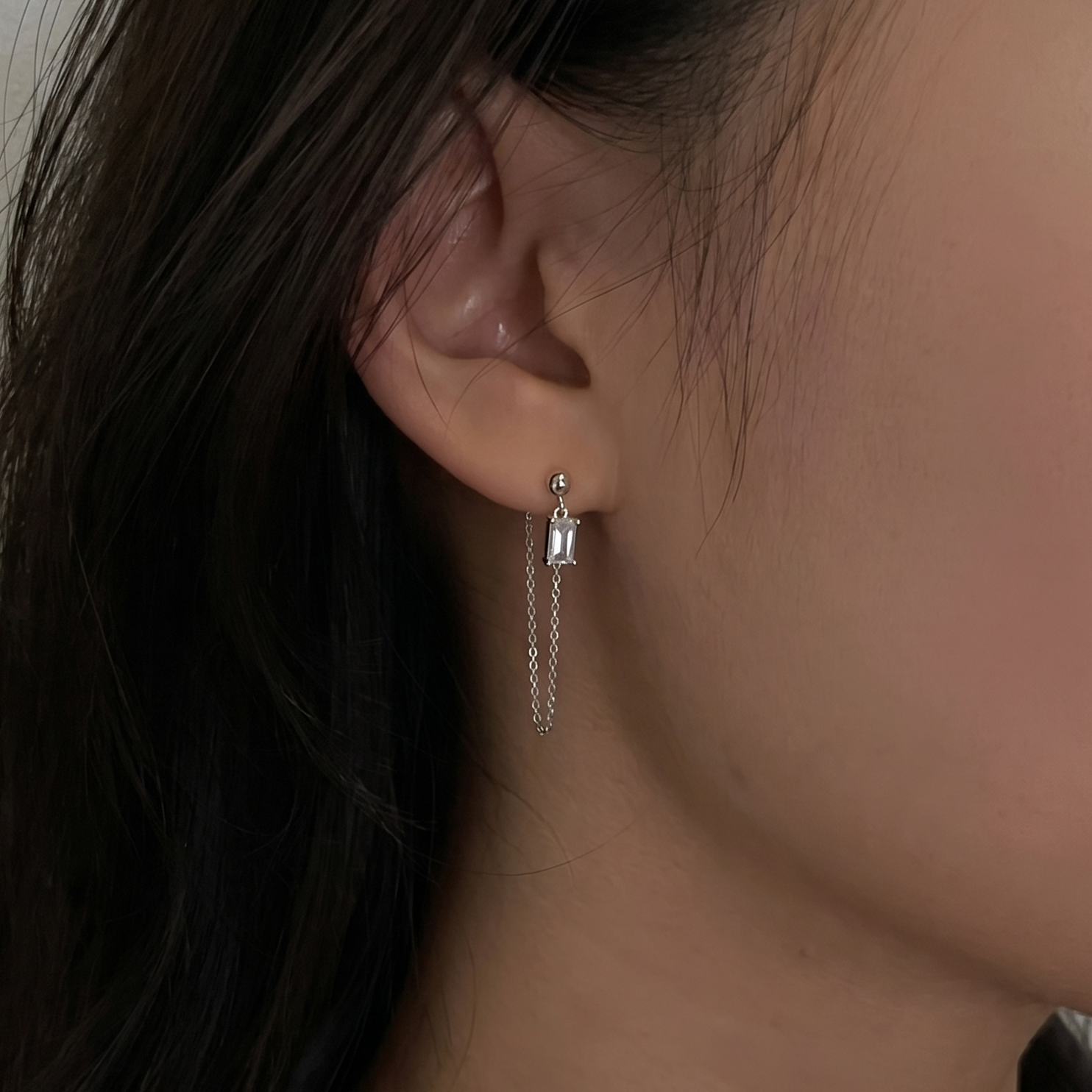 エメラルドカット ドロップチェーンピアス