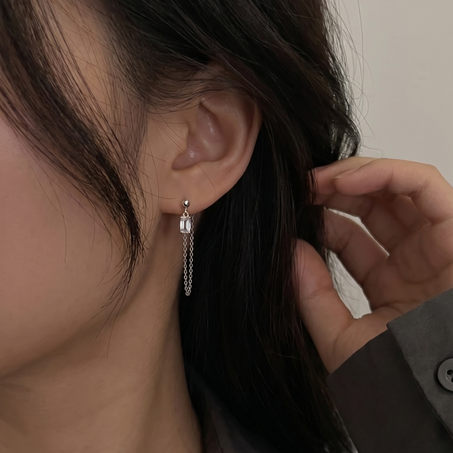エメラルドカット ドロップチェーンピアス