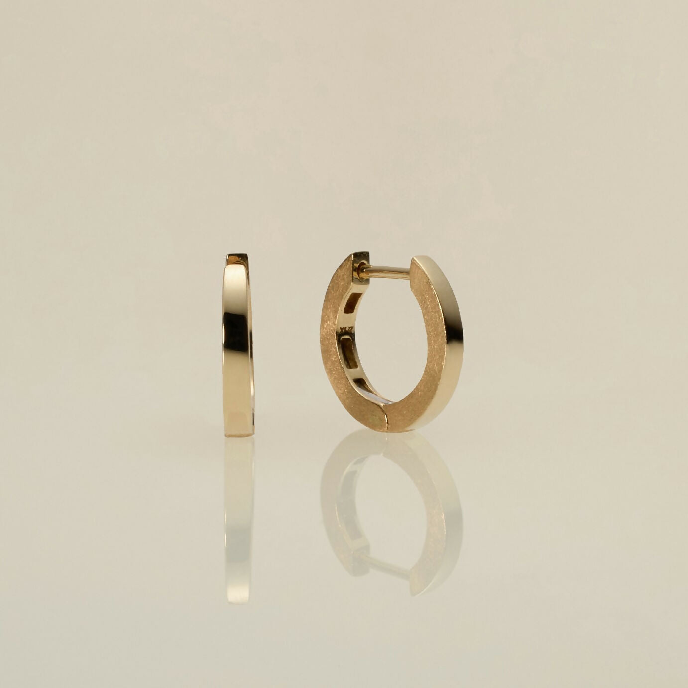 K10 フラット フープピアス:スモール / 10K flat hoop pierced earring - small