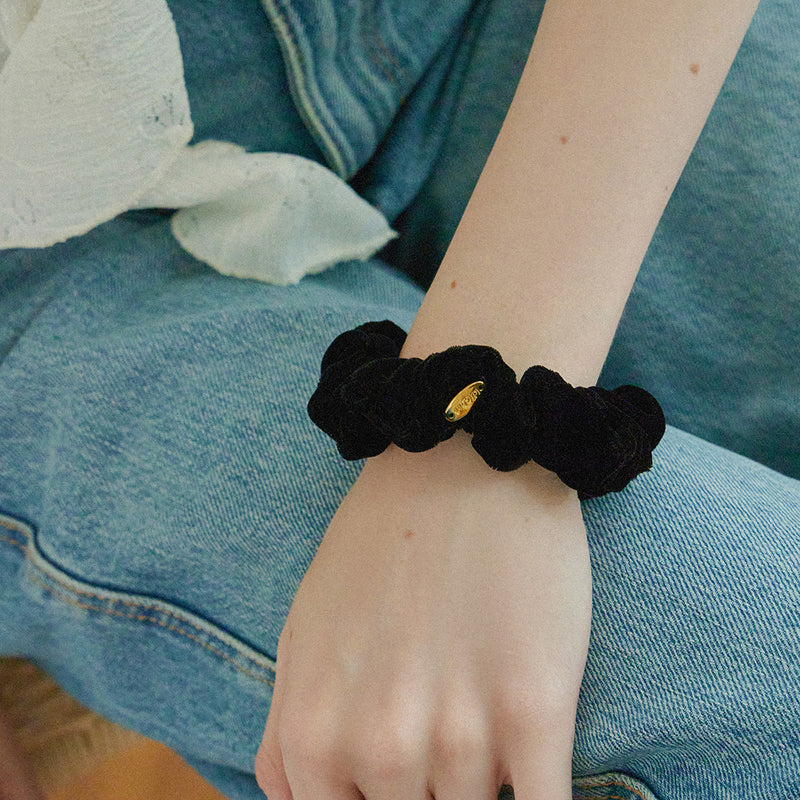 Sabrin Scrunchie
