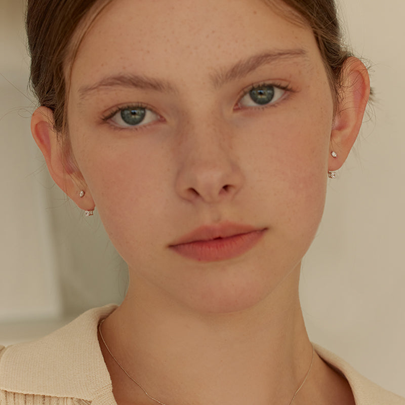 Two-way clear earrings