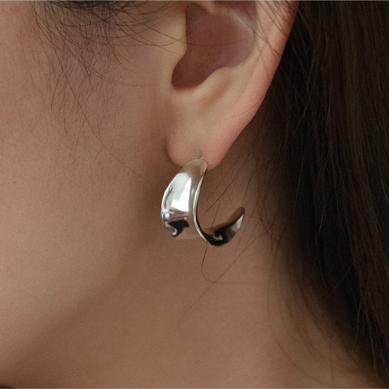 Curved leaf earring