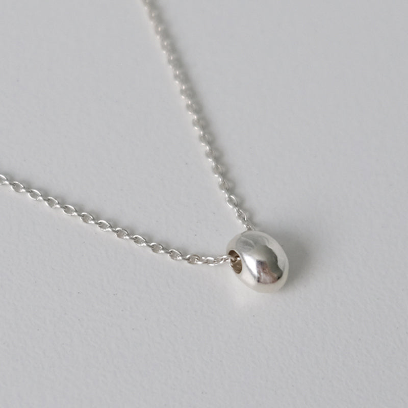 Bean mini necklace
