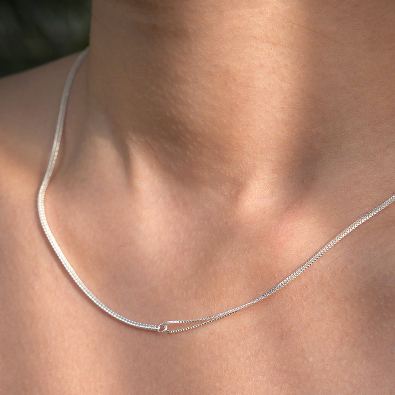 Half connected necklace