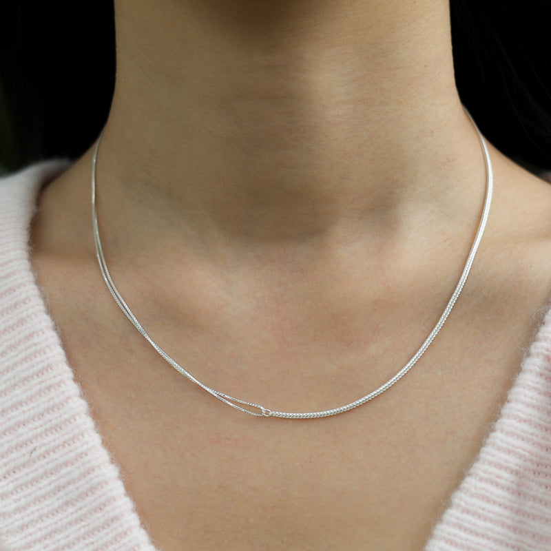 Half connected necklace