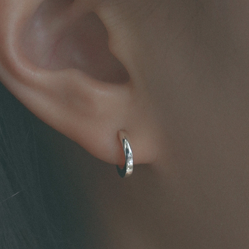 embrace loop earring_L