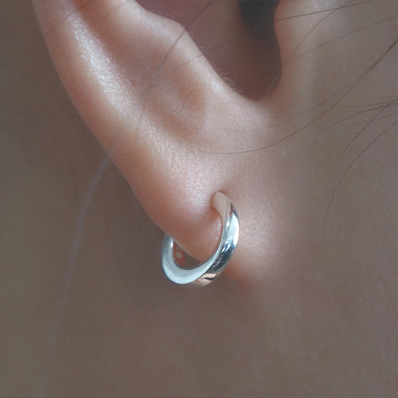 embrace loop earring_L