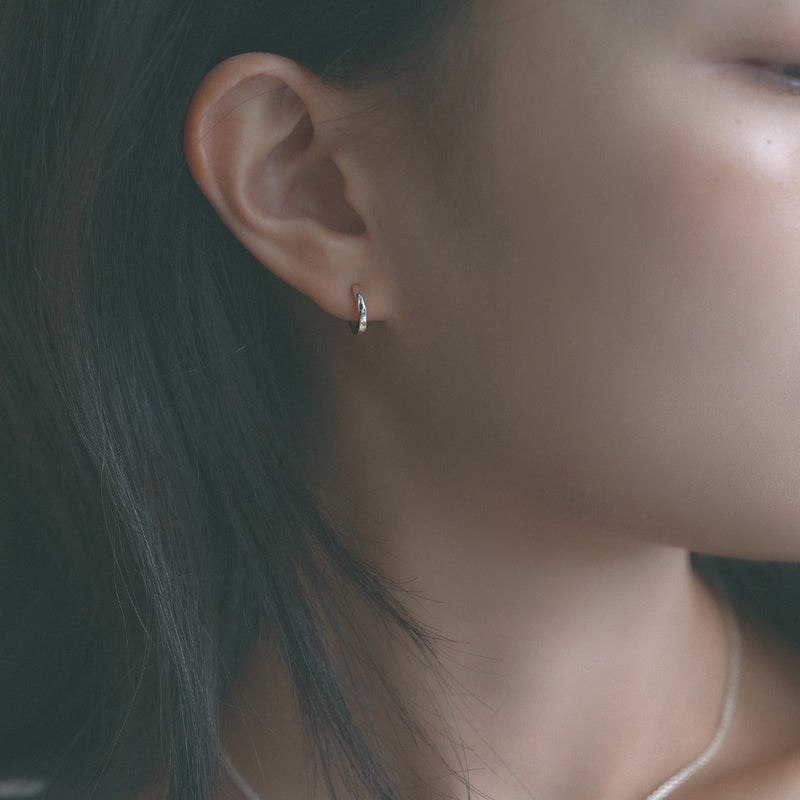 embrace loop earring_L