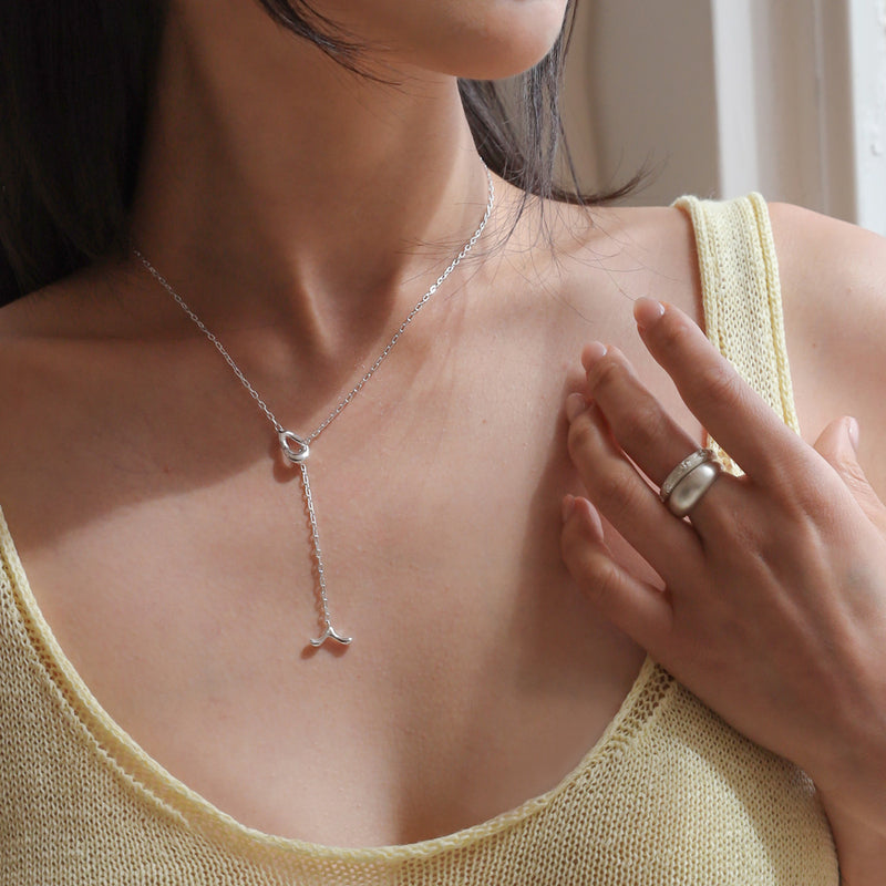 Uneven loop necklace