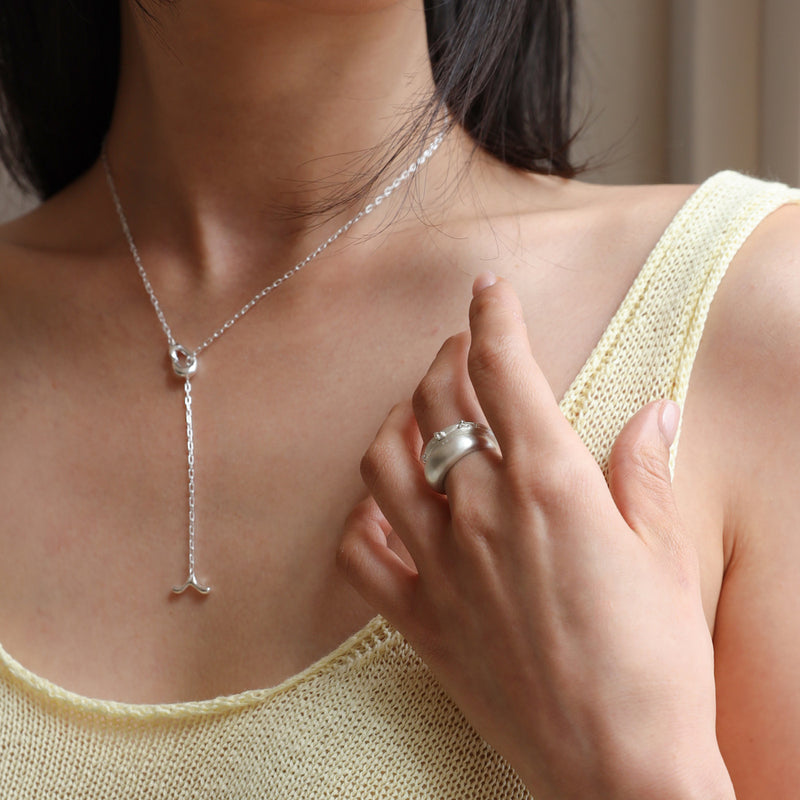 Uneven loop necklace