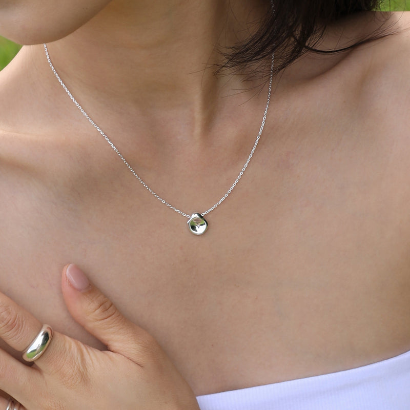 Mellow stone necklace