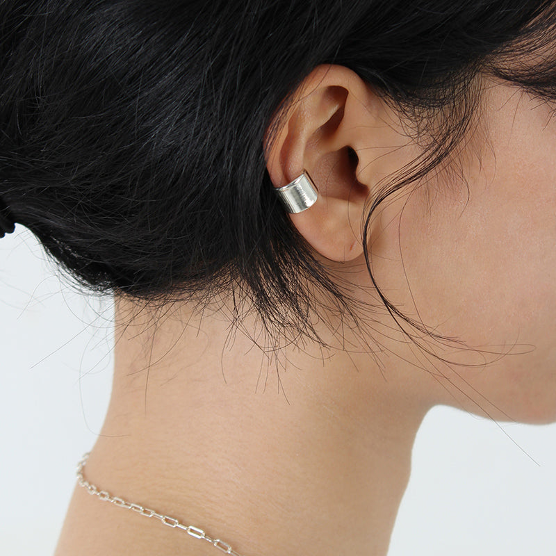 シルバーボールドイヤーカフ