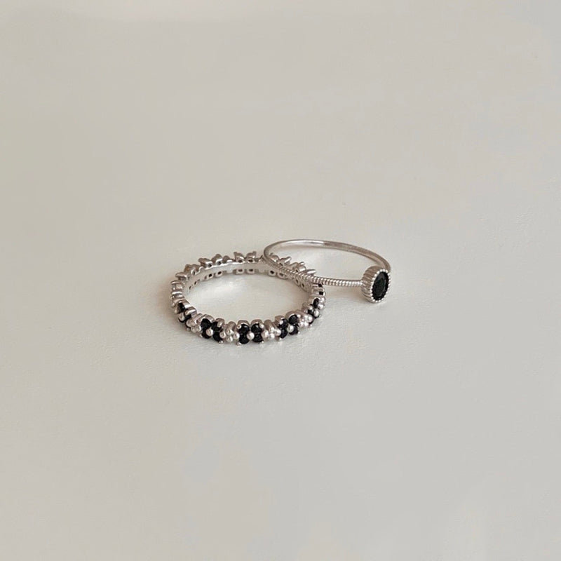 Black and White Flower Ring (Sterling Silver)