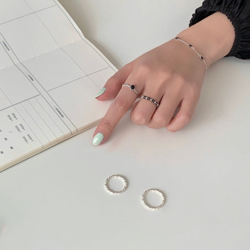 Black and White Flower Ring (Sterling Silver)