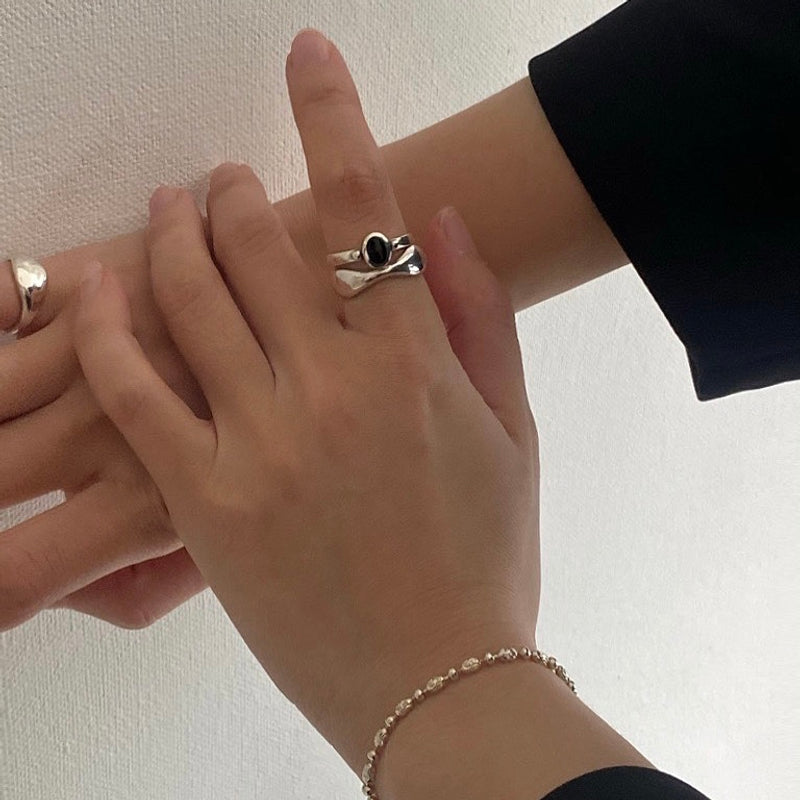 Oval onyx ring
