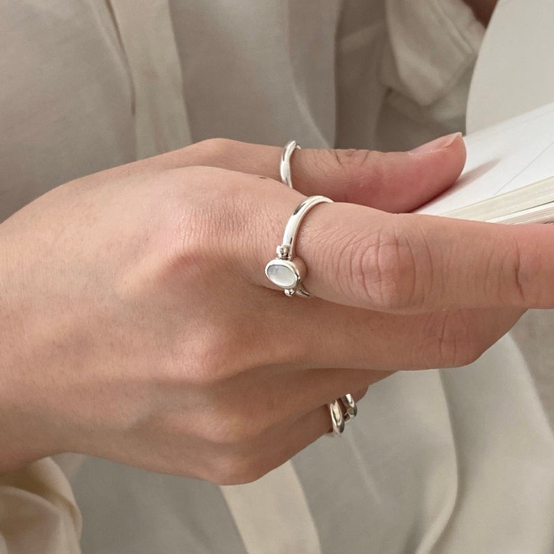 Oval pearl ring