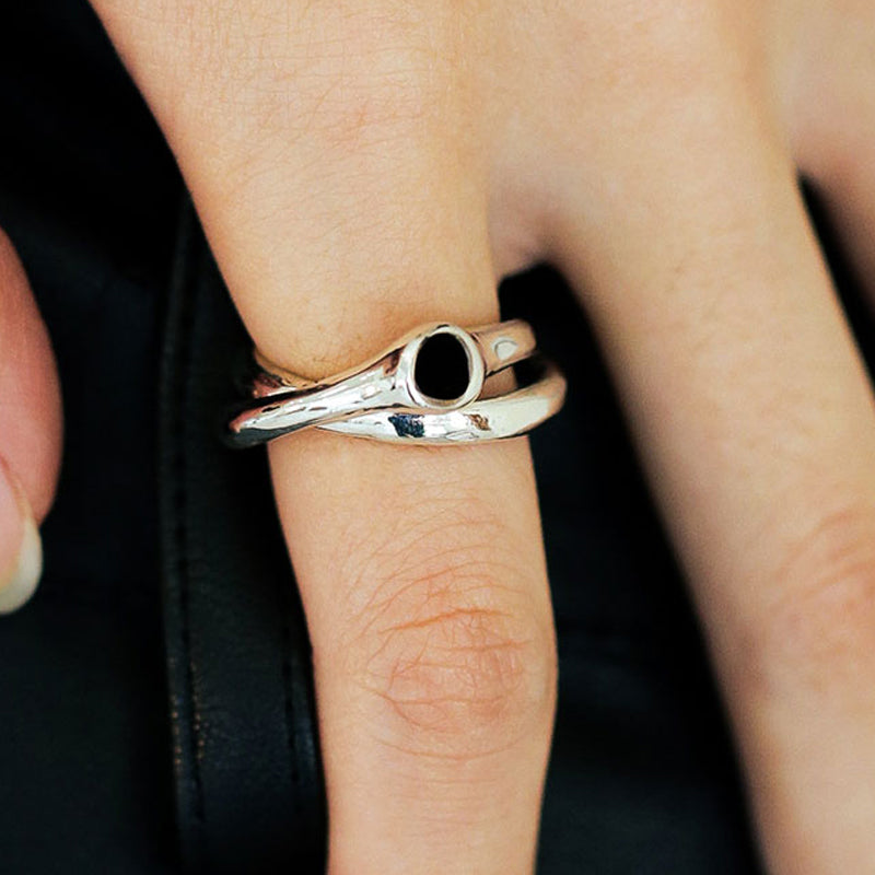 NOIR シルバー ノット ジェムストーン リング:オニキス / NOIR SILVER KNOT GEMSTONE RING - ONYX