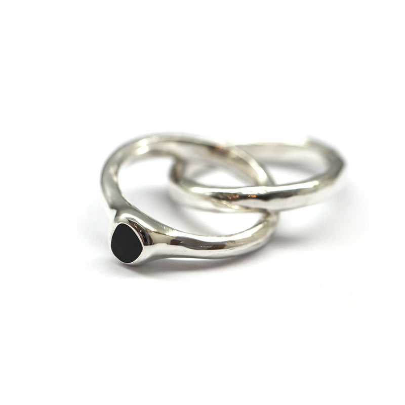 NOIR シルバー ノット ジェムストーン リング:オニキス / NOIR SILVER KNOT GEMSTONE RING - ONYX