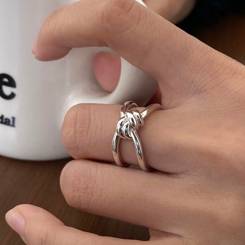 Wide knot ring
