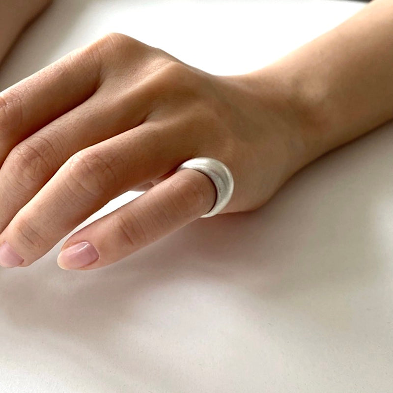 Wavy ring