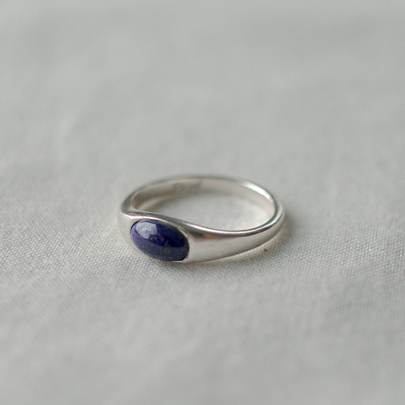 Uovo ring _ navy gemstone (lapis lazuli)
