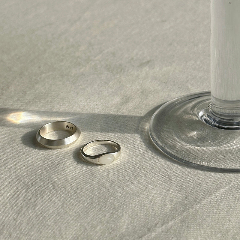 Uovo ring _ white gemstone (white moonstone)
