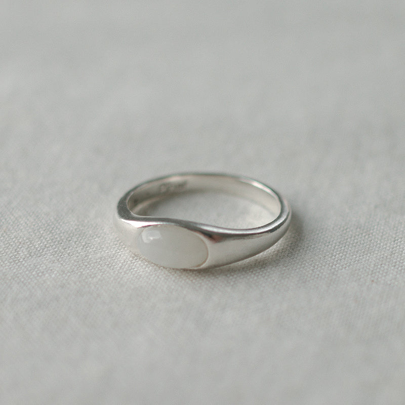 Uovo ring _ white gemstone (white moonstone)