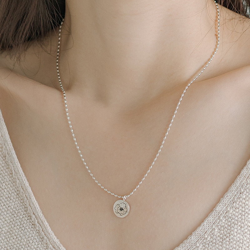 Round poppy necklace