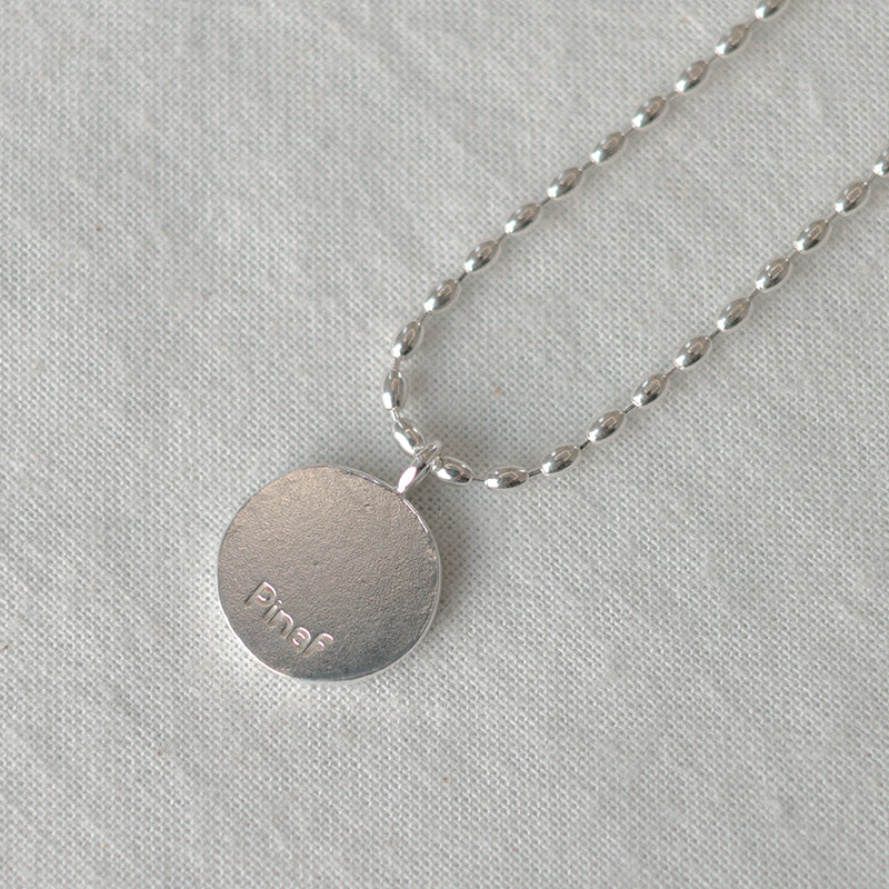 Round poppy necklace