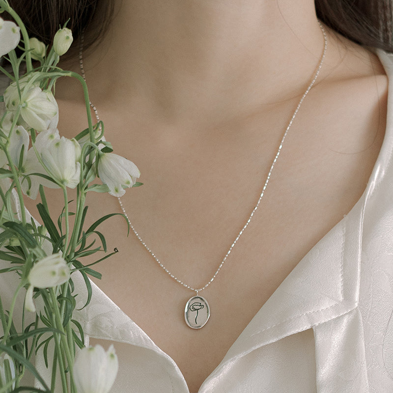 Frame poppy necklace