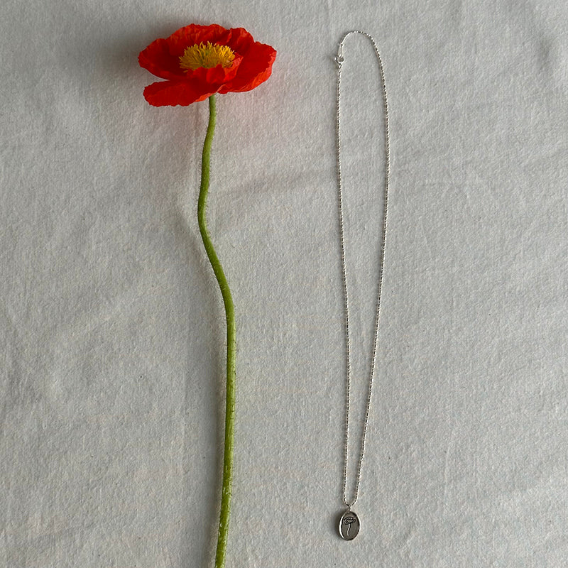 Frame poppy necklace