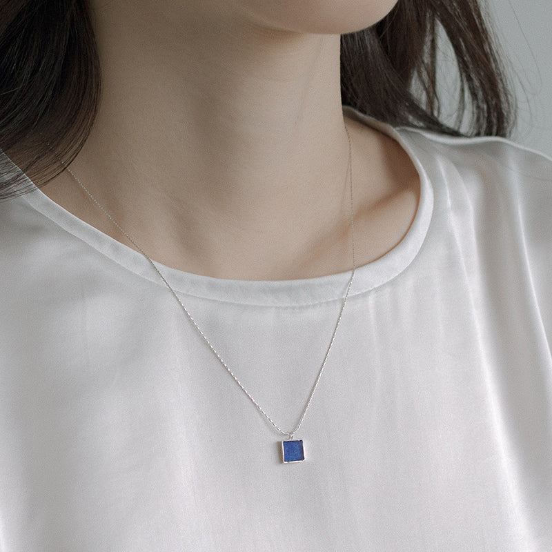 Square necklace _ blue gemstone (blue agate)