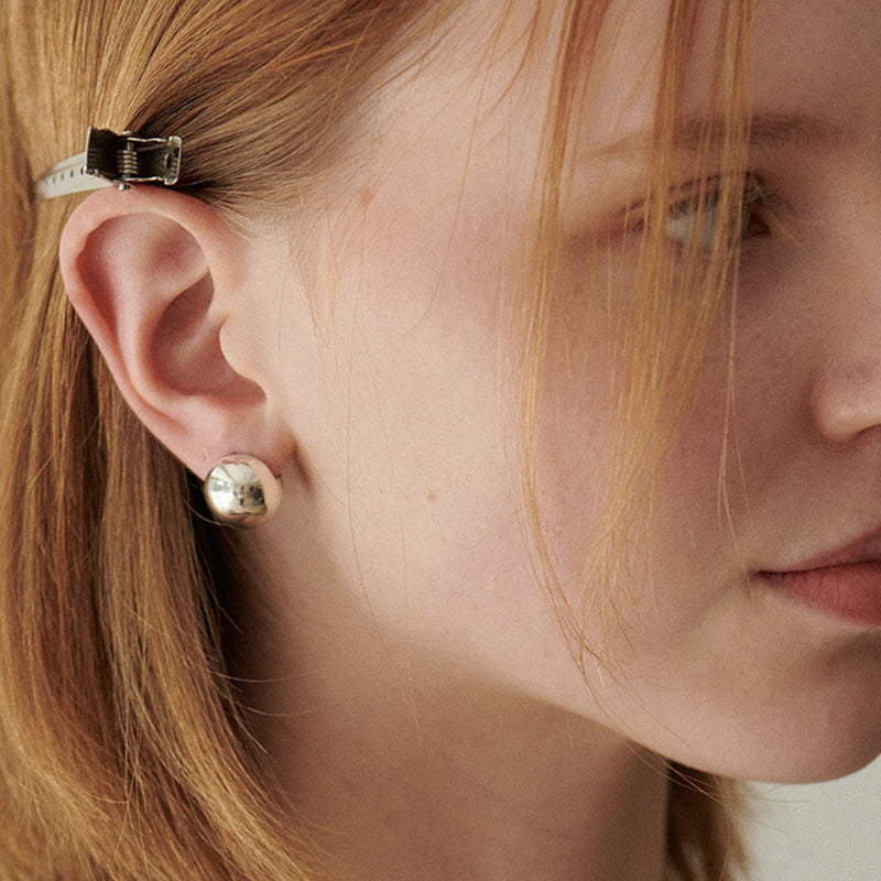 チャビー ウォルナット ピアス:シルバー / CHUBBY WALNUT EARRING (SILVER)