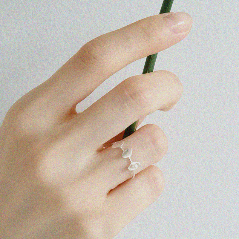 Pearl leafs ring