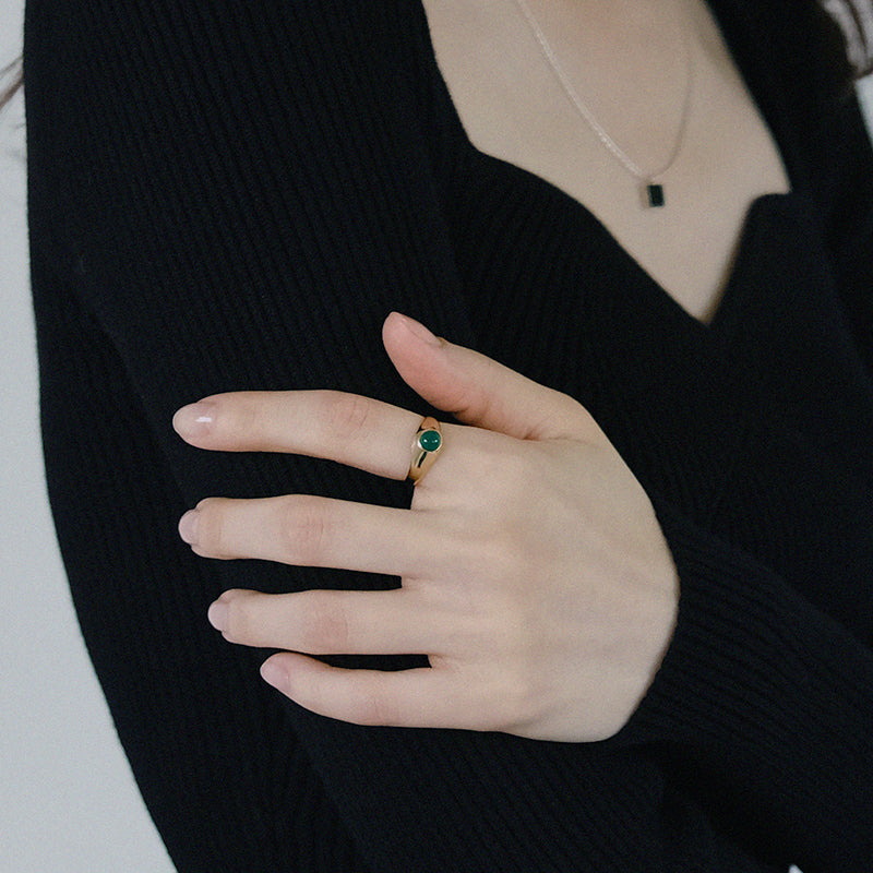 Sole ring _ green gemstone (green onyx)