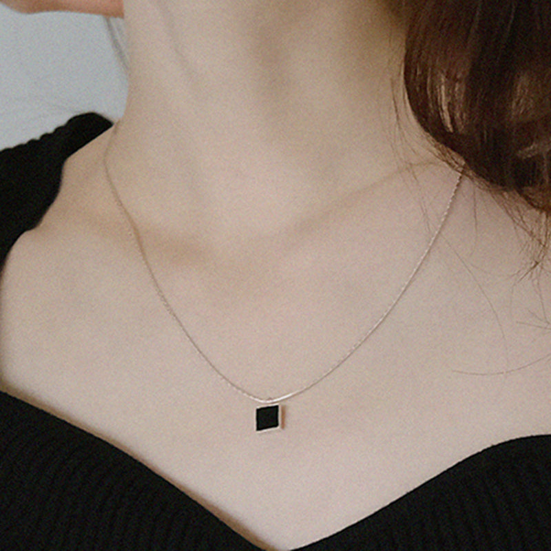 Square necklace _ Black & Red gemstones (onyx & cherry stone)