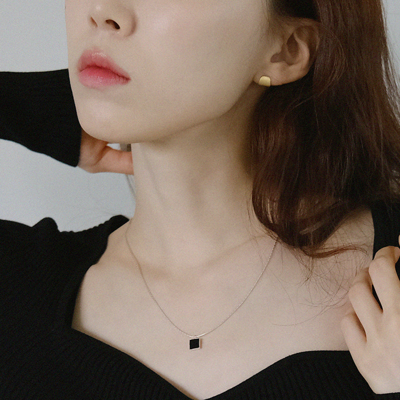 Square necklace _ Black & Red gemstones (onyx & cherry stone)