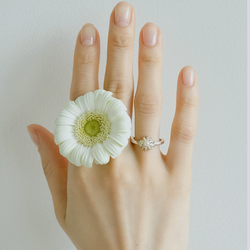Pearl daisy ring