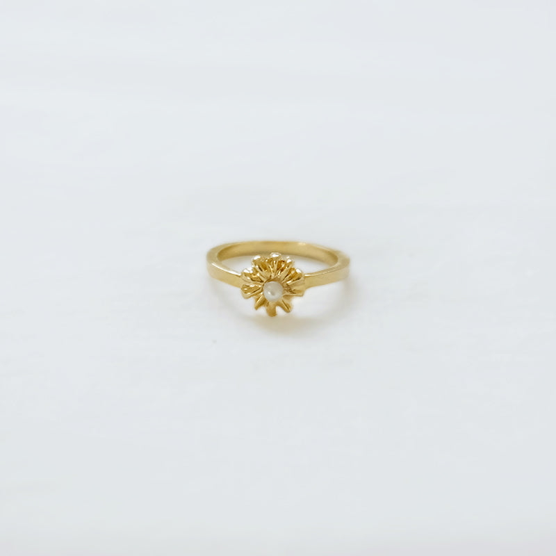 Pearl daisy ring