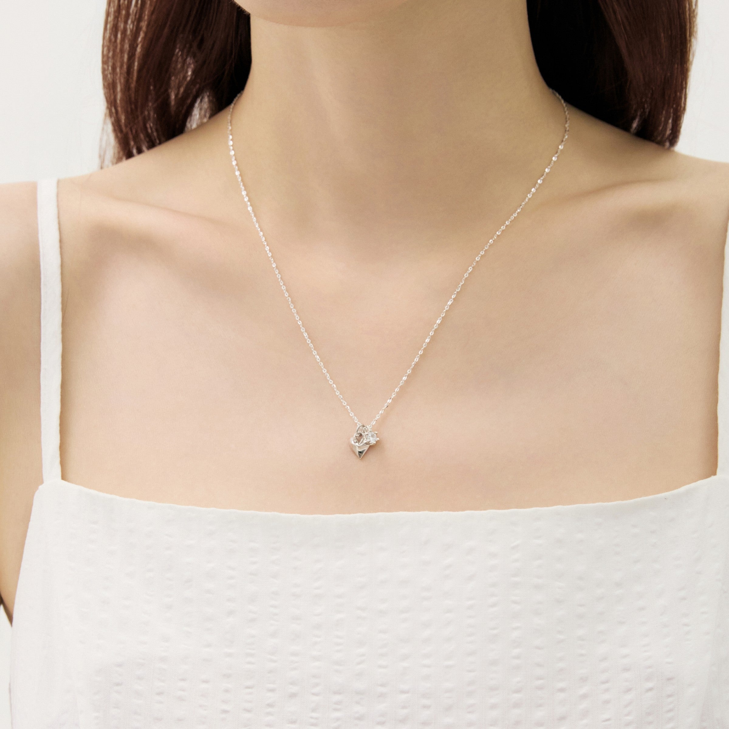 シルバーボリュームハートチャームウィアモンズネックレス / Silver Volume Heart Charm Necklace