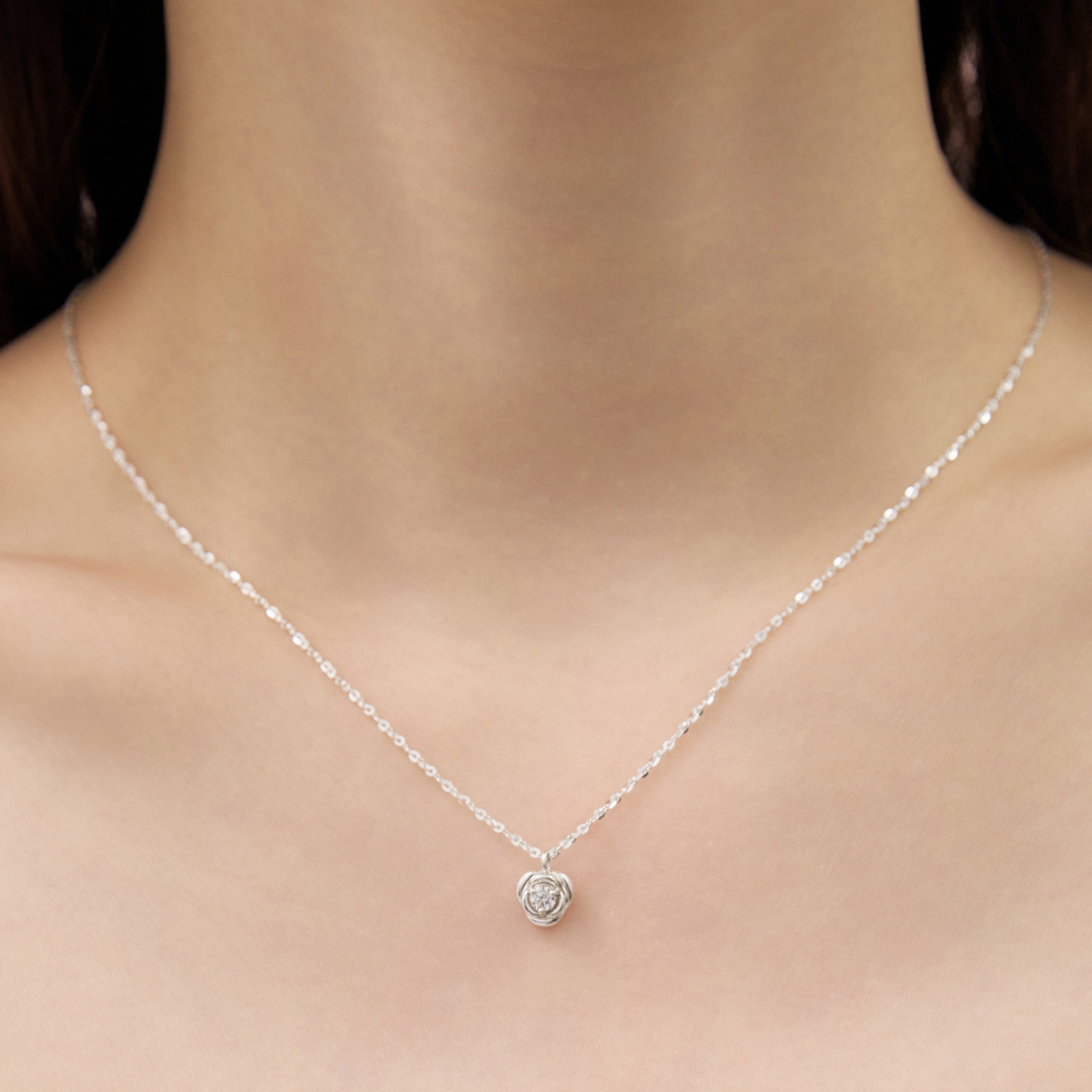 シルバーローズストーンウィアモンズネックレス / Silver Rose Stone Necklace
