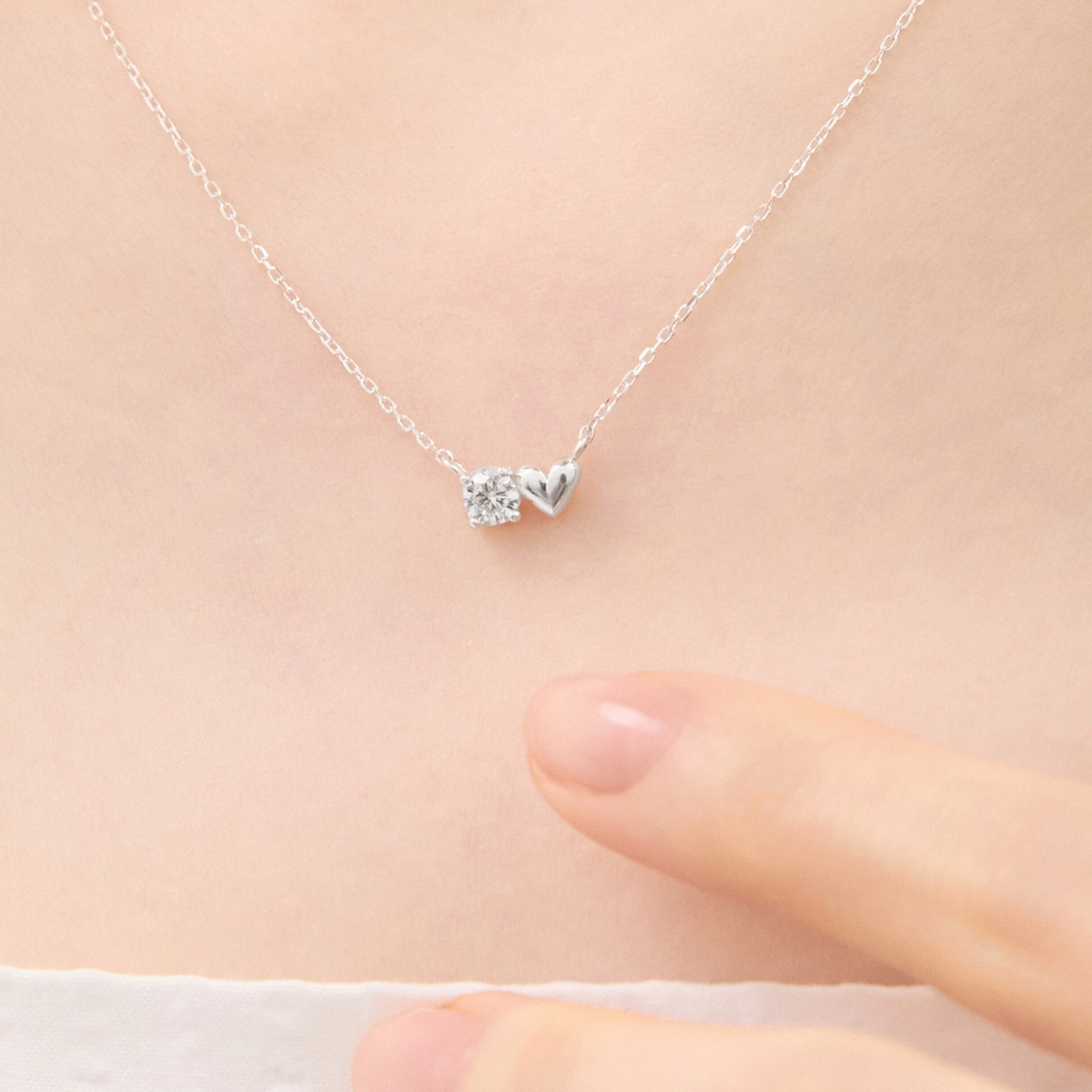 シルバーグリッターハートウィアモンズネックレス / Silver Glitter Heart Necklace